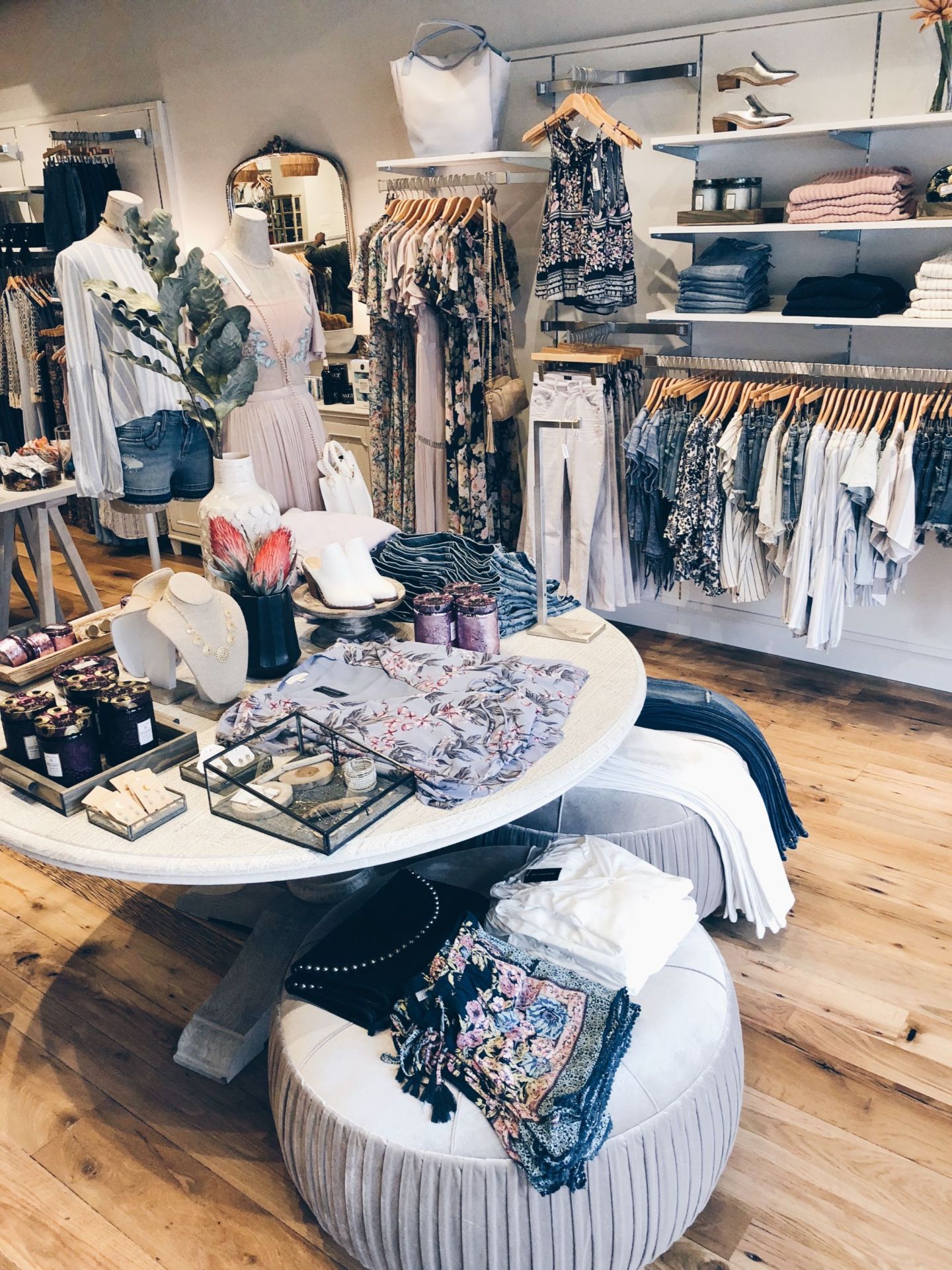 Shop The DC Darlings favorite looks for Spring South Moon Under! View the clothing, shoes, and accessories we purchased from a variety of brands. 