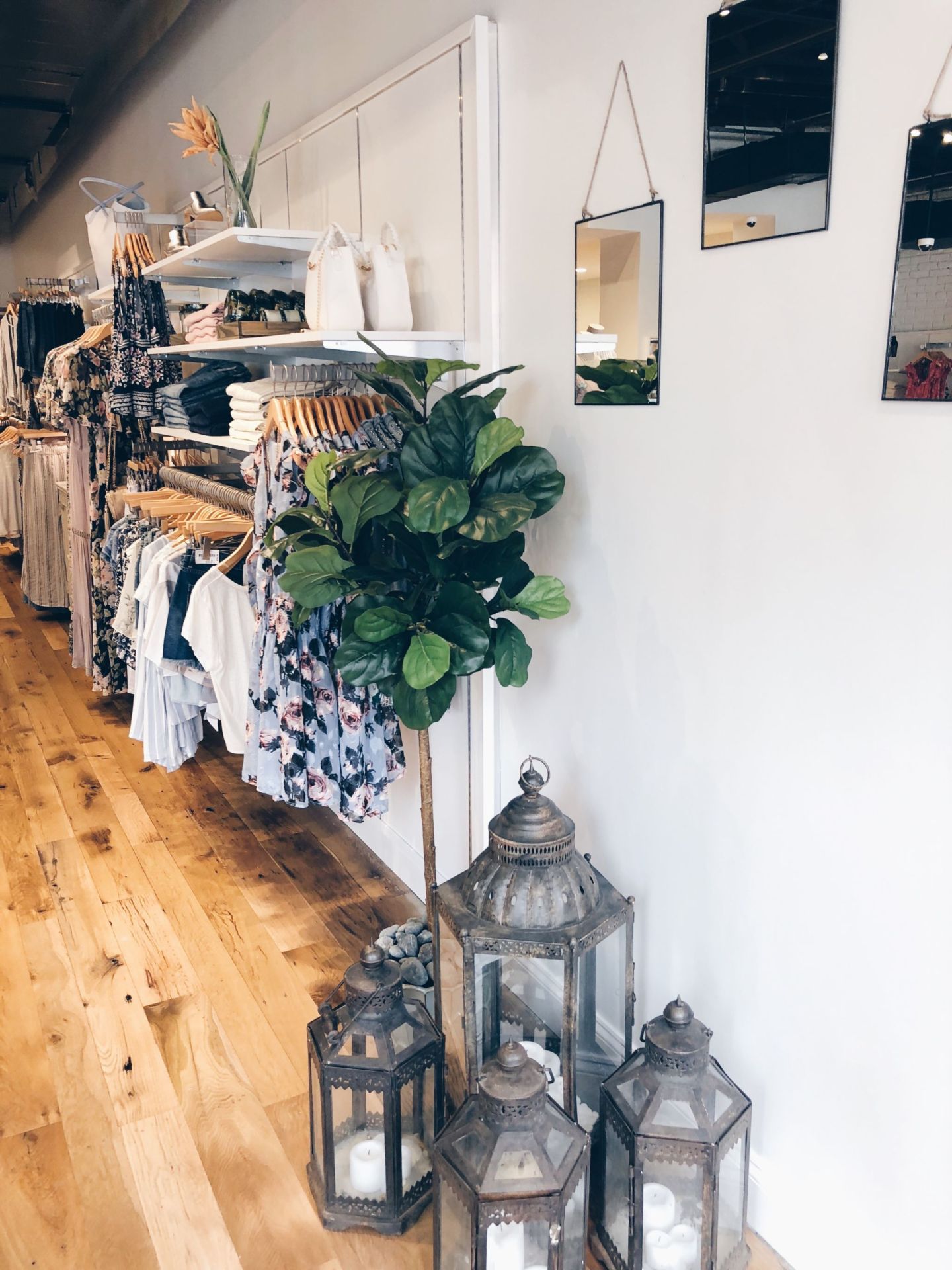 Shop The DC Darlings favorite looks for Spring South Moon Under! View the clothing, shoes, and accessories we purchased from a variety of brands. 