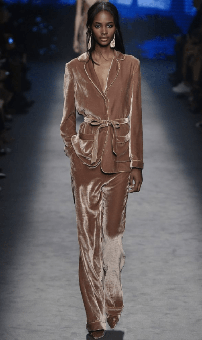 Want to rock NYFW trends this fall? The DC Darlings rounded up some of our favorite&nbsp;NYFW trends that transform these off the runway looks to ready to wear!